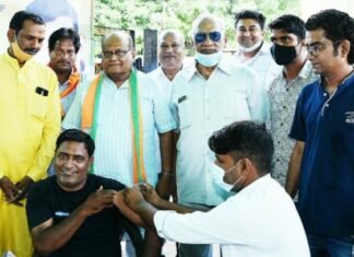 वैक्सीनेशन शिविर में वार्ड- 134 के आमजन ने दिखाया उत्साह,, वैक्सीन के प्रति महिलाओं में खासा उत्साह दिखाई दिया, करीब 300 महिलाओं ने पहली बार लगाया वैक्सीन,,