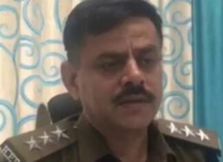 पत्रकार को धमकी, फिर एक और धमकी, अब शराब व्यापारी से हफ्ता वसूली के मामले में परिवाद दर्ज हुआ है मानसरोवर थाने में एपीओ मानसरोवर संजीव चौधरी के नाम, पूरी खबर पढ़ें उससे पहले एक कहावत,, शरीर का अगर एक अंग खराब हो जाए तो उसे काट देना ही बेहतर होता है, लेकिन यह कहावत शायद पुलिस महकमे में चरितार्थ नहीं होती दिख रही ,,