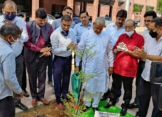 सांसद रामचरण बोहरा ने प्रधानमंत्री के 71 वें जन्मदिन के उपलक्ष में जयपुर अन्तर्राष्ट्रीय हवाई हडडे पर 71 पौधे लगाकर किया विकास कार्यो का अवलोकन,,,