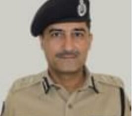 उत्तराखंड केदारनाथ से गिरफ्तार बत्ती लाल व शिवा चकेरी ने उगले राज,, बताया कि उन्हे रीट 2021 की परीक्षा का पेपर पृथ्वीराज मीना, रवि पागड़ी तथा रवि जीनापुर ने उपलब्ध करवाया, तीनों को एसओजी ने आगरा से किया गिरफ्तार,, इन पांचों अभियुक्तों की गिरफ्तारी से पेपर लीक प्रकरण में अहम जानकारियां मिलने की है संभावना,, अब तक 19 गिरफ्तार,,