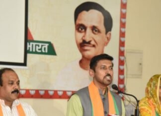 प्रधानमंत्री मोदी के करिश्माई नेतृत्व का कमाल, आज देश 100 करोड़ वैक्सीनेशन पार, कांग्रेस ने वैक्सीनेशन का किया राजनीतिकरण, नहीं ली जनता की सुध, आरोप लगाने में रहे नम्बर वन : कर्नल राज्यवर्धन,,