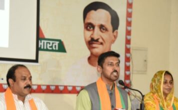 प्रधानमंत्री मोदी के करिश्माई नेतृत्व का कमाल, आज देश 100 करोड़ वैक्सीनेशन पार, कांग्रेस ने वैक्सीनेशन का किया राजनीतिकरण, नहीं ली जनता की सुध, आरोप लगाने में रहे नम्बर वन : कर्नल राज्यवर्धन,,