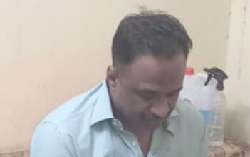 BREAKING : बगरू थाना अधिकारी रतनलाल,, उसके साथ ही जयपुर में राजस्थान फार्मेसी काउंसिल का कनिष्ठ लिपिक रिश्वत लेते हुए एसीबी के हत्थे चढ़े ,, दोनों आरोपी ₹10 हज़ार रिश्वत लेते रंगे हाथ पकड़े गए,,