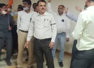 विद्युत भवन जयपुर में विद्युत कर्मचारियों द्वारा बोनस के आदेश नहीं होने और बोनस की पूरी राशि नही दिए जाने के संदर्भ में सभी संगठनो द्वारा दिया धरना प्रदर्शन,,