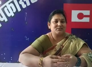 जयपुर पुलिस ने रसूखदारों के इशारे पर चार्टर्ड अकाउंटेंट दंपती को‘‘ क्रिमिनल’’ बनाने के लिए रची बड़ी साजिश – सीए अनुपम सोमानी और उनकी पत्नी गीतिका सोमानी को अपराधी बनाने पर तुली पुलिस – लेन-देन के विवाद (सिविल मैटर) को क्रिमिनल केस बनाने के लिए कई थानों में एफआईआर – बजाजनगर में एक ही रात में तीन केस दर्ज किए, महेशनगर और विद्याधरनगर में भी दो केस – सभी एफआईआर का मजमून(भाषा और ड्राफ्टिंग) पढऩे से लग रहा है कि इन सबके पीछे आखिर षड्यंत्रकारी है कौन ? – रकम लौटाने के लिए सीए ने डीडी बनवाकर पेश कर दिए फिर भी गिरफ्तार करने पर आमादा, अपर्णा ने मीडिया के सामने लगाये आरोप,,