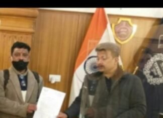 जनतंत्र की आवाज पर हमला वरिष्ठ पत्रकार गोपाल गुप्ता के कार्यालय पर हमला, विद्याधर नगर बजाज फाइनेंस एजेंट दिनेश शर्मा ने अपने साथियों के साथ किया हमला, पीपीआई के प्रदेश अध्यक्ष सन्नी आत्रेय ने घटना की कड़े शब्दोँ में निन्दा करते हुए कहा की यह नाकाबिले बर्दास्त है,,,