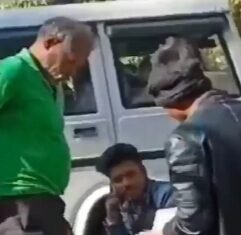 S.m.s.अस्पताल के सामने ट्रोमा अस्पताल के पास वाली गली में खुलेआम चल रहा है जुआ और सट्टा, क्या s.m.s. थाने की मिलीभगत ? अब तक क्यों नहीं हुई कार्यवाही,,