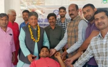 पुलवामा हमले में हुए शहीदों की याद में रक्तदान शिविर आयोजित,,