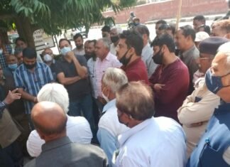 दौसा आगार के मुख्य प्रबंधक द्वारा कर्मचारी से मारपीट के प्रयास के खिलाफ भरतपुर क्षेत्र और जयपुर क्षेत्र की इकाइयों के रोडवेज कर्मियों द्वारा विरोध प्रदर्शन – दौसा आगार मुख्य प्रबंधक विन्तेश मीणा को निलंबित करने की मांग,,