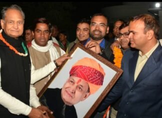 बजट से कर्मचारियों में खुशी की लहर,,