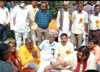 प्राचीन शिव मंदिर श्याम पुरी झोटवाड़ा में मूर्ति प्राण प्रतिष्ठा कार्यक्रम के प्रथम दिन स्वामी बालमुकुंदाचार्य महाराज के सानिध्य में निकाली गई,, भव्य कलश यात्रा,