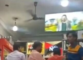 शराब दुकानदार कहता है मैं तो जो भी करता हूं *चौड़े धाडे* करता हूं,, इंडिया गेट,सीतापुरा, प्रताप नगर के ठीक सामने वाली रोड में शराब की दुकान के नीचे स्थित बेसमेंट और पास वाली खाली जगह में शराबियों का लगा रहता है जमघट, वहां से गुजरने वाली महिलाएं और वहां के निवासी हैं परेशान, संबंधित थाना एवं आबकारी विभाग क्यों नहीं कर रहा कोई कार्यवाही ?