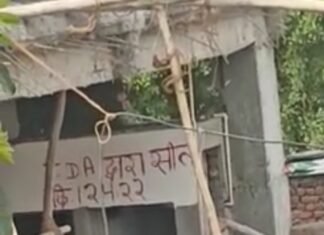 न्यू इंडिया खबर की खबर का हुआ एक बार और असर,, जौन 7 अजमेर रोड, हीरापुरा विस्तार के एक अवैध निर्माण पर रघुवीर सैनी से वर्जन लेने गए तो, उन्होंने पत्रकारों का इलाज करने की धमकी दे डाली और मैं कोई वर्जन नहीं दूंगा, कहकर वरिष्ठ पत्रकार सन्नी आत्रेय को बाहर जाने को कहा,, उसी जेडीए ने उसी बिल्डिंग को आज 12 अप्रैल 2022 को सील कर दिया,,