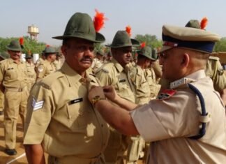 *पुलिस अलंकरण समारोह* ,, आर ए सी में 8 बटालियन के 327 पुलिस कार्मिकों को सेवा चिन्ह से किया सम्मानित,,