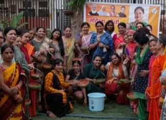 अमृत ग्रुप के नेतृत्व में मालवीय नगर की महिला मोर्चा ने पक्षियों के लिए परिंडा अभियान की शुरुआत की ,, सुमन शर्मा रहीं मौजूद,,