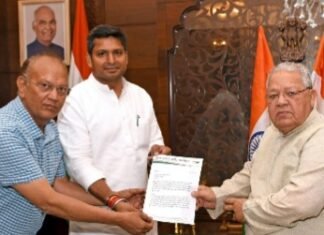 आप ने राज्यपाल को सौंपा ज्ञापन,, ‘राजस्थान में जनता के साथ मिल कर भ्रष्टाचार पर अंकुश लगाने के लिए राज्य सरकार को मजबूर करेगी आप – विनय मिश्रा,,