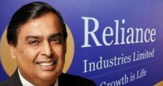 रिलायंस ने 47% YoY की वृद्धि के साथ ₹792,756 करोड़ का रिकॉर्ड ($104.6 बिलियन) कंसोलिडेटेड राजस्व दर्ज किया। रिलायंस 100 अरब डॉलर का सेल्स रेवेन्यू पार करने वाली पहली भारतीय कंपनी बनी,,