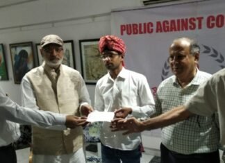 पब्लिक अगेंस्ट करप्शन संस्था ने कोर्ट के फौजदारी बाबू को रिश्वत देकर रंगे हाथों पकडवाने वाले युवा एडवोकेट रोशन लाल राठौड़ का 21,000/- का चैक देकर सम्मान किया,,