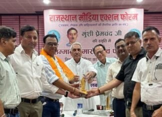 सरकार गिराने या बनाने के लिए मंत्री और विधायक बिकते हैं–डॉ. चंद्रभान,, राजस्थान मीडिया एक्शन फोरम की ओर से आयोजित “मीडिया का बदलता परिवेश” परिचर्चा में मुख्य अतिथि के रूप में बोले,,