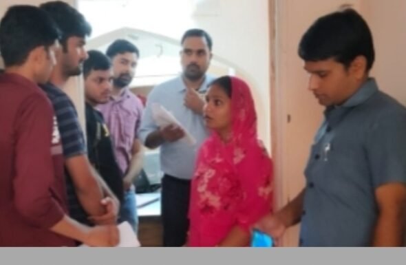 महापौर निगम हैरिटेज पहुंचकर किया औचक निरीक्षण 350 से अधिक अधिकारी व कर्मचारी मिले अनुपस्थित समय पर कार्यालय नहीं आने वाले कार्मिकों पर होगी कड़ी कार्यवाही – मुनेश गुर्जर