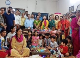 सीमा में हमारी रक्षा कर रहे फौजियों के लिए बनाई राखियां,,