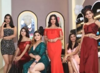 स्मोकी आइज के साथ स्लिक लुक वीचि वेव हुआ प्रेजेंट,,