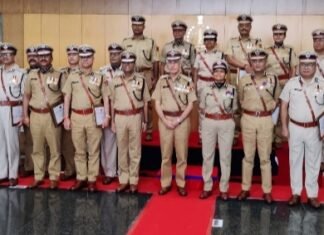 डीजीपी लाठर ने किया पुलिस मुख्यालय में ध्वजारोहण,, 5 आईपीएस अधिकारी अति उत्कृष्ट एवं उत्कृष्ट सेवा पदक तथा 24 आईपीएस अधिकारी डीजीपी डिस्क से सम्मानित,,