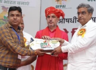 युवा पत्रकार दिनेश कुमार सैनी को सनराइज एग्रो जर्नलिज्म अवार्ड से नवाजा,,