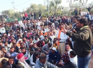 पुरानी पेंशन सहित पांच सूत्री मांगों को लेकर बिजली कर्मचारियों का जयपुर में हल्ला बोल प्रदर्शन,, राजस्थान विद्युत संयुक्त कर्मचारी संघर्ष समिती की मुख्य सचिव से वार्ता विफल, आक्रोशित कर्मचारियों ने की धरना जारी रखने की घोषणा,,