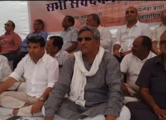 अपनी मांगो के निस्तारण को लेकर पीडब्ल्यूडी के ठेकेदार और बिल्डर्स एसोसिएशन हुए एकजुट,