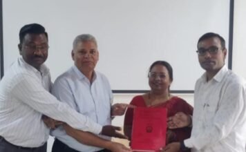 नीरज को प्रदान की गई पीएचडी उपाधि,,,