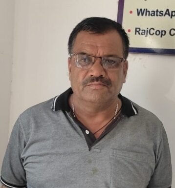 प्रतापनगर थाने का हेड कांस्टेबल शोभाराम मीणा 10 हजार की रिश्वत लेते एसीबी के हत्थे चढ़ा, राजीनामा के बाद भी एक लाख की रिश्वत का बना रहा था दबाव,