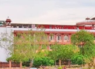 जोन-09 ग्राम गोनेर में करीब 1.5 बीघा जेडीए स्वामित्व की सरकारी भूमि को करवाया कब्जा-अतिक्रमण मुक्त। जोन-11 निजी खातेदारी करीब 04 बीघा कृषि भूमि पर नवीन अवैध कॉलोनी का प्रारंभिक स्तर पर ही पूर्णतः ध्वस्तीकरण,, जोन-14 निजी खातेदारी करीब 22 बीघा कृषि भूमि पर 02 नवीन अवैध कॉलोनियां का प्रारंभिक स्तर पर ही पूर्णतः ध्वस्तीकरण,,