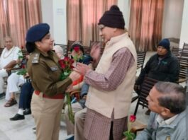 राजस्थान पुलिस ने बुजुर्गों के बीच मनाया नववर्ष; सुरक्षा और सम्मान का दिया संदेश,,पुष्पांजलि पहुँची पुलिस; एएसपी सुनीता मीना ने सिखाए साइबर सुरक्षा के गुर,,