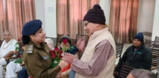 राजस्थान पुलिस ने बुजुर्गों के बीच मनाया नववर्ष; सुरक्षा और सम्मान का दिया संदेश,,पुष्पांजलि पहुँची पुलिस; एएसपी सुनीता मीना ने सिखाए साइबर सुरक्षा के गुर,,