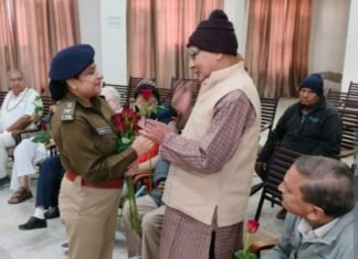 राजस्थान पुलिस ने बुजुर्गों के बीच मनाया नववर्ष; सुरक्षा और सम्मान का दिया संदेश,,पुष्पांजलि पहुँची पुलिस; एएसपी सुनीता मीना ने सिखाए साइबर सुरक्षा के गुर,,